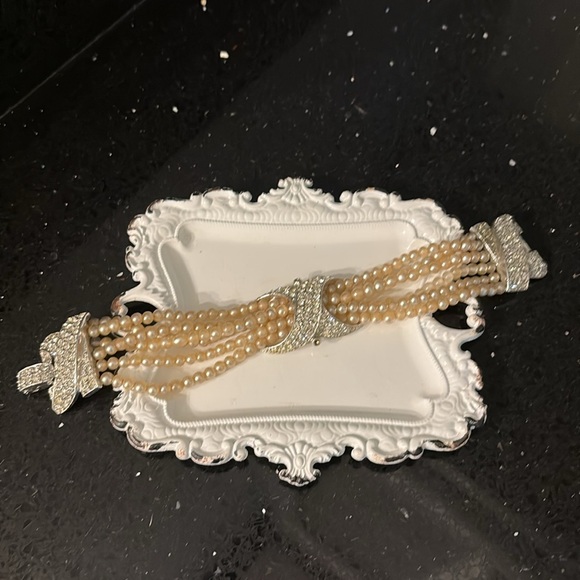 Elegant Vintage Pearl and Fancy Silver Rhinestones Clasp Bracelet - Picture 4 of 12